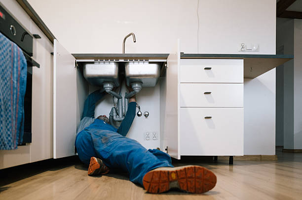Professional Emergency Plumber technician working in Roxbury, CT